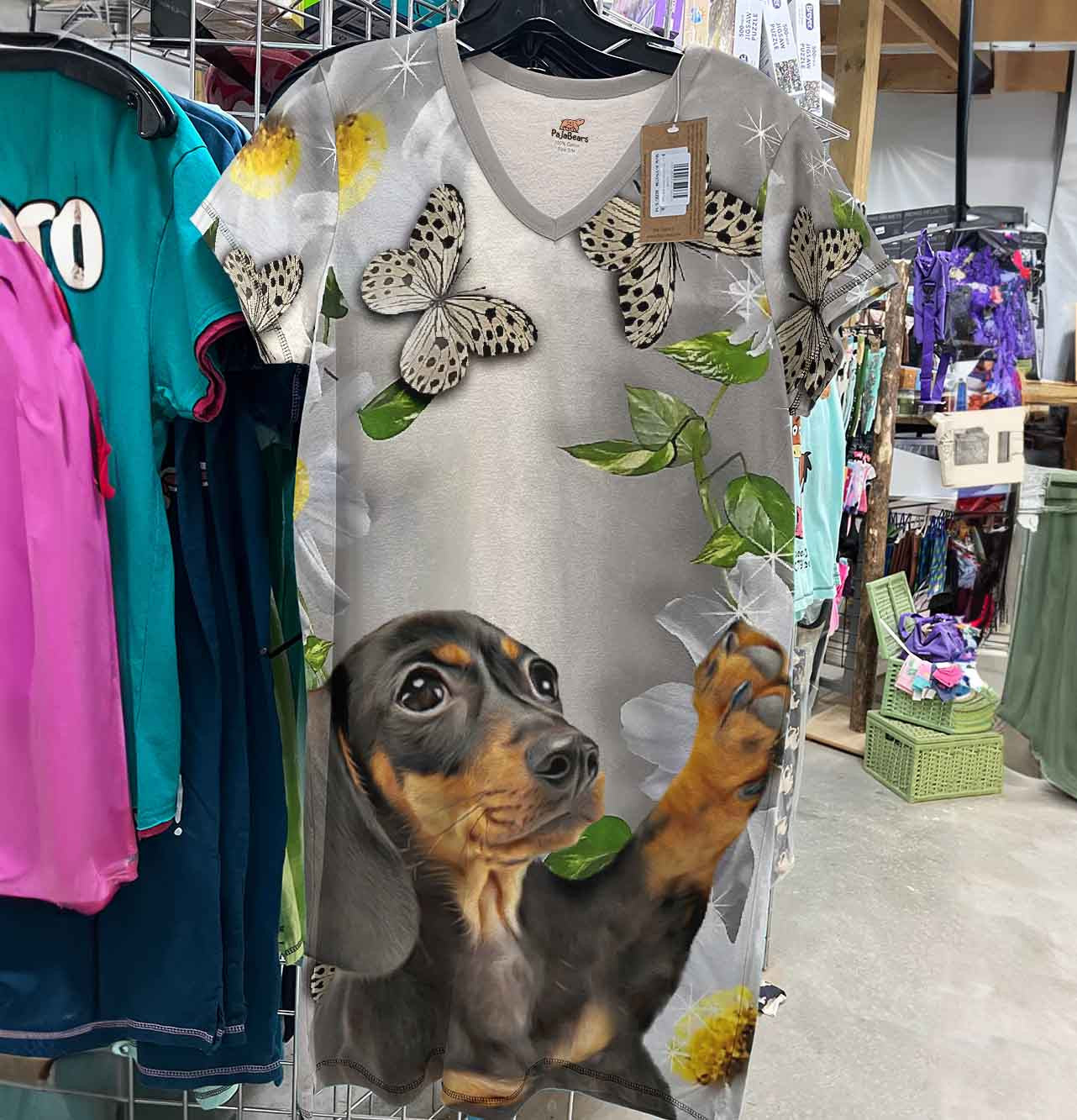 Dachshund ShinefulÂź V-Neck Womenâs Nightshirts With Butterflies Qa55