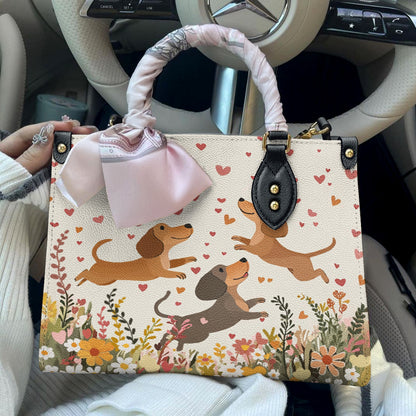 Sac en cuir brillant motif teckel floral avec cœur