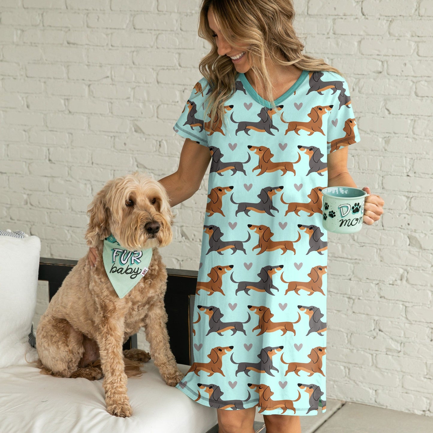 Dachshund Shineful® V-Neck Nightshirts 01 Hg23 S / Pale Green