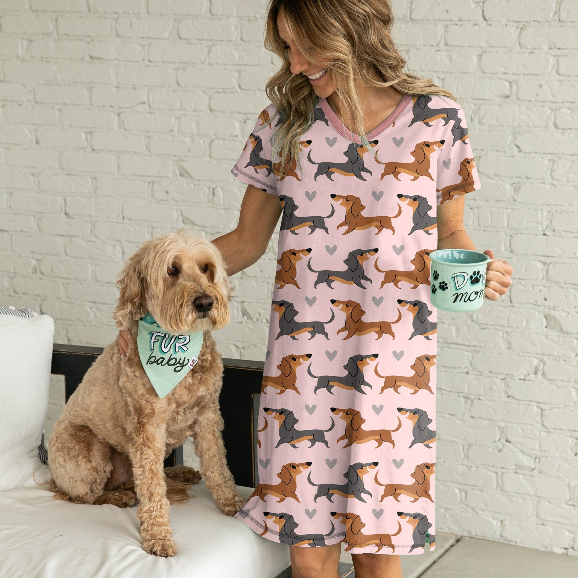 Dachshund Shineful® V-Neck Nightshirts 01 Hg23 S / Pink