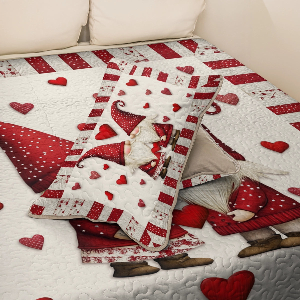 Shineful All Season Quilt 3-Piece Set Hugging Hearts Gnome