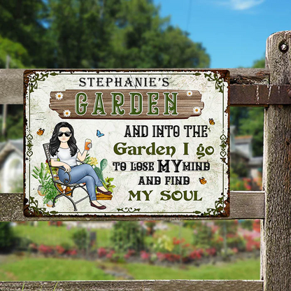 Shineful And Into The Garden I Go Gardening Girl - Gartenschild - Personalisiertes individuelles klassisches 2D-Flachdruck-Metallschild