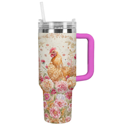 Poulet Shineful Tumbler dans le jardin fleuri