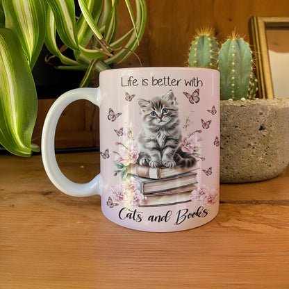 Tasse en céramique brillante L'évasion littéraire de Kitty