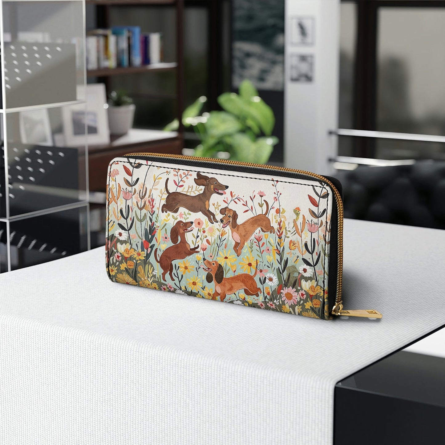 Pochette en cuir brillante avec dragonne et poignée motif teckel floral