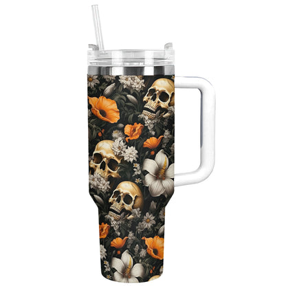 Glänzender Becher mit Totenkopf-Motiv