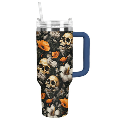 Glänzender Becher mit Totenkopf-Motiv