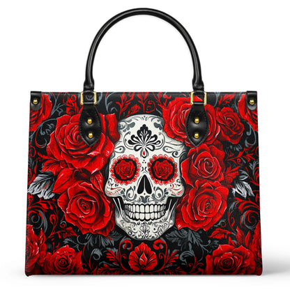 Sac en cuir brillant avec tête de mort et roses rouges élégantes