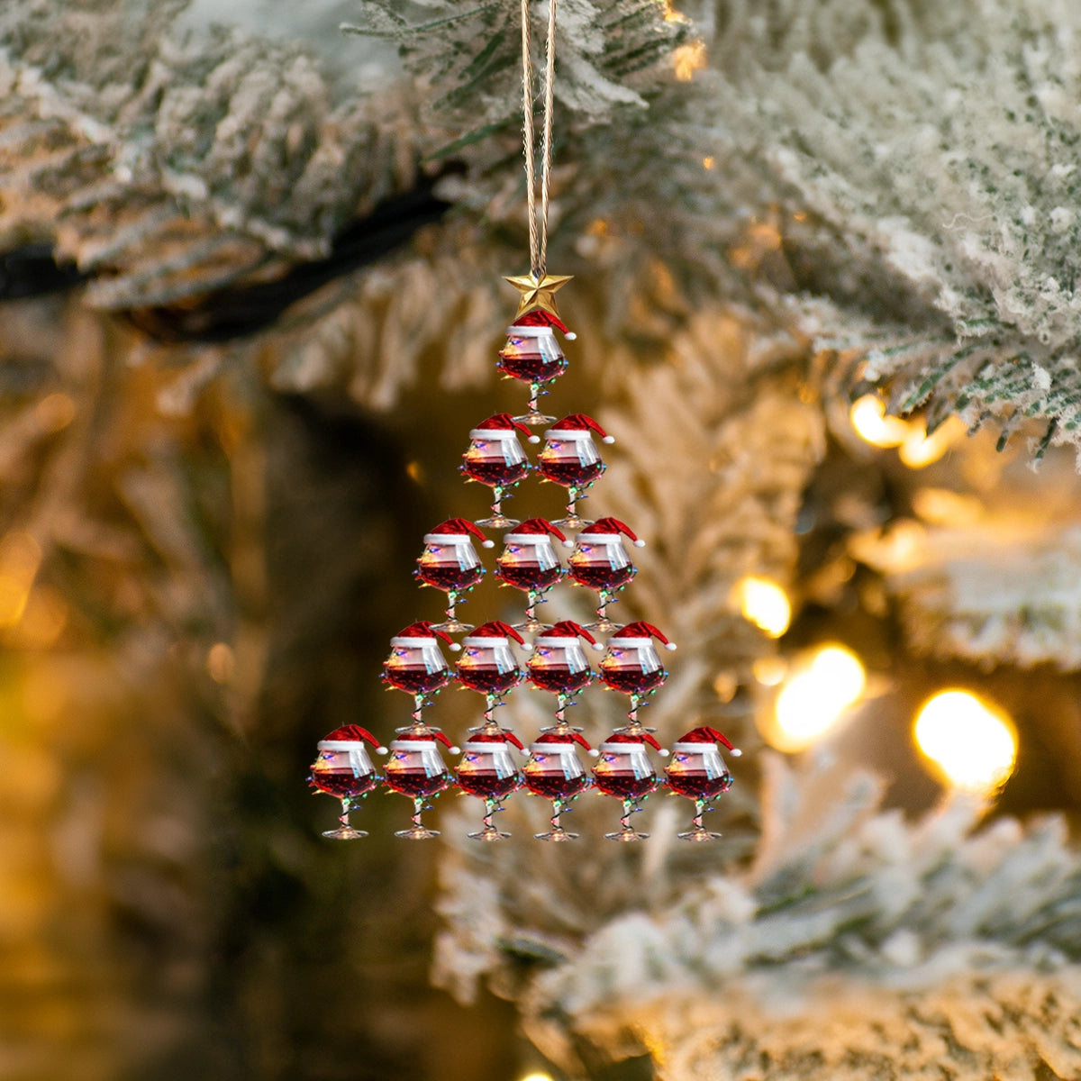 Glänzendes Weinglas mit Weihnachtsbaum-Ornament aus Acryl