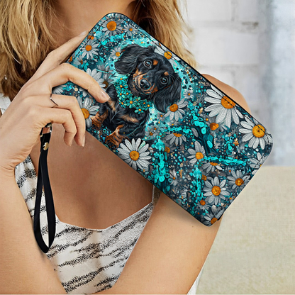 Glänzende Clutch aus Leder mit Trageriemen, Dackel, Gänseblümchen