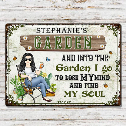 Shineful And Into The Garden I Go Gardening Girl - Gartenschild - Personalisiertes individuelles klassisches 2D-Flachdruck-Metallschild