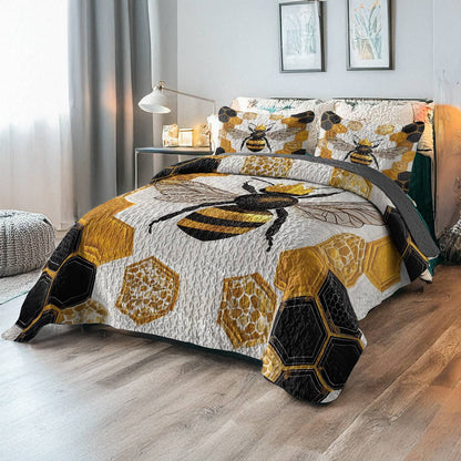 Shineful All Season Quilt 3-Piece Set - Queen Bee Honeycomb