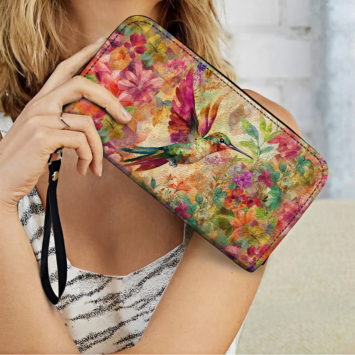 Pochette en cuir brillante avec dragonne et poignée Hummingbird Bliss