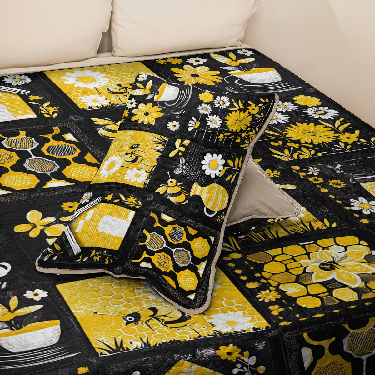 Shineful All Season Quilt 3-Piece Set Bee Bliss