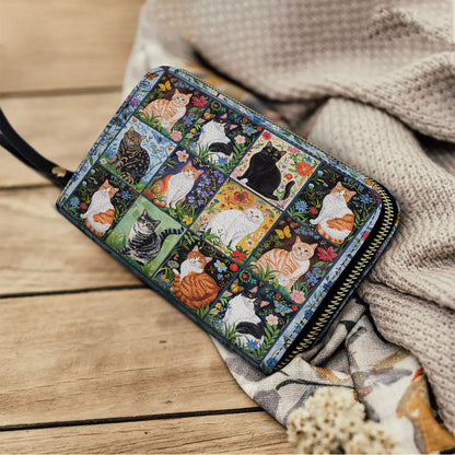 Pochette en cuir brillant avec dragonne et poignée motif chat et fleurs