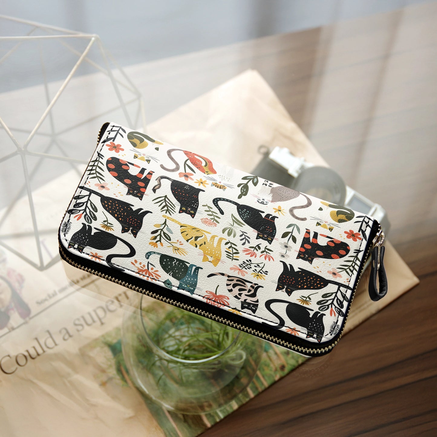 Glänzende Clutch aus Leder mit Trageriemen „Botanical Cat Bliss“