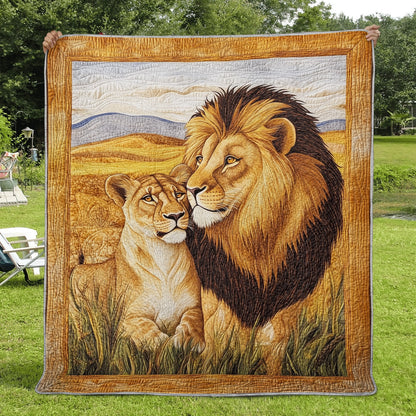 Couverture matelassée en fausse fourrure à imprimé plat brillant - Lions royaux au cœur de la savane dorée