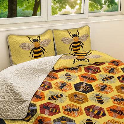 Shineful All Season Quilt 3-Piece Set Bee Buzzing Comfort