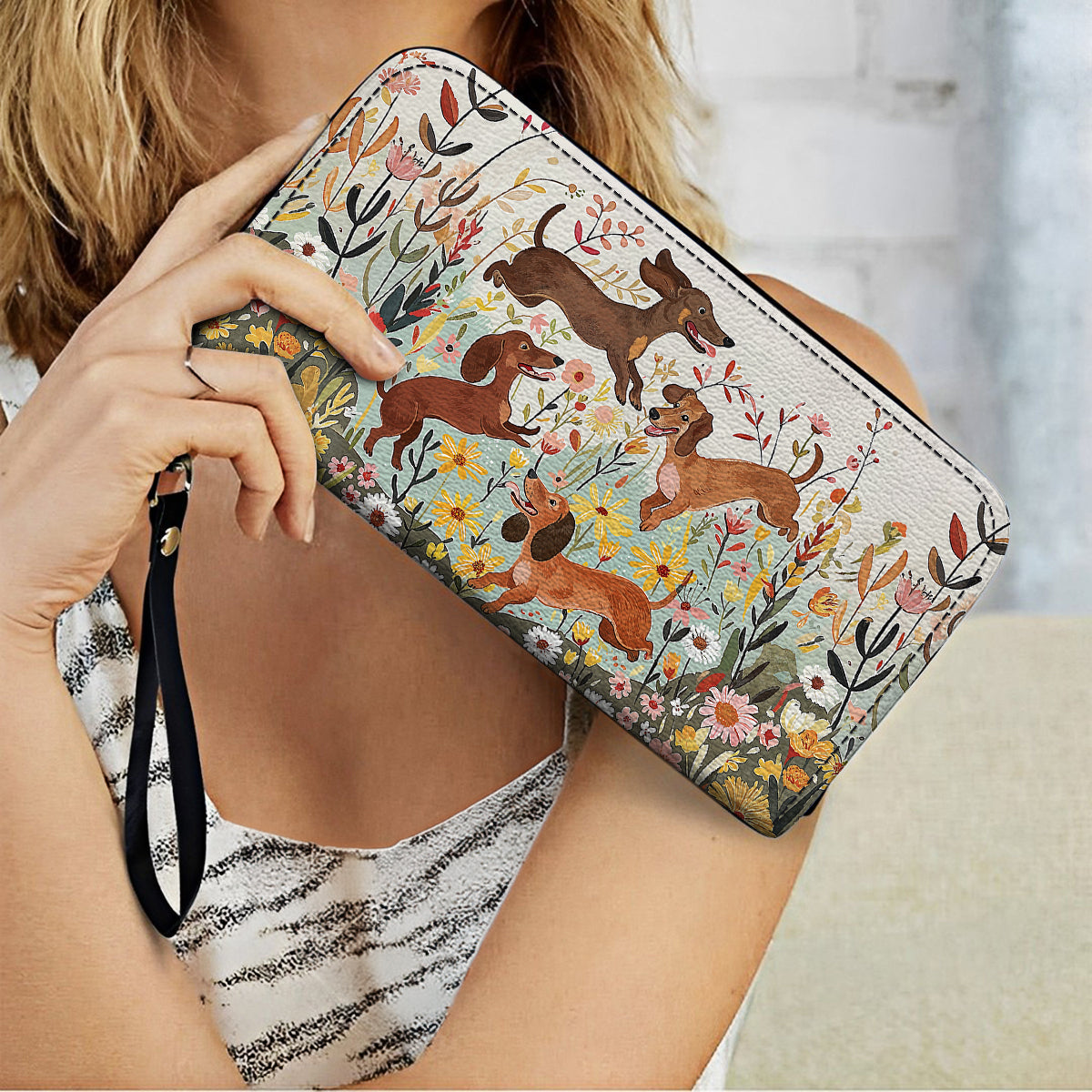 Pochette en cuir brillante avec dragonne et poignée motif teckel floral