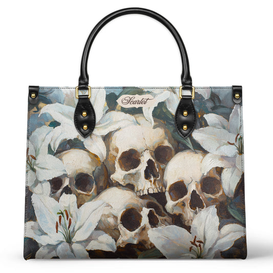 Glänzende Ledertasche Mystischer Totenkopf &amp; Weiße Lilien