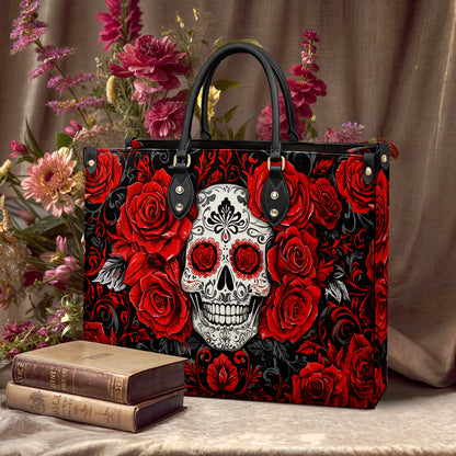 Sac en cuir brillant avec tête de mort et roses rouges élégantes