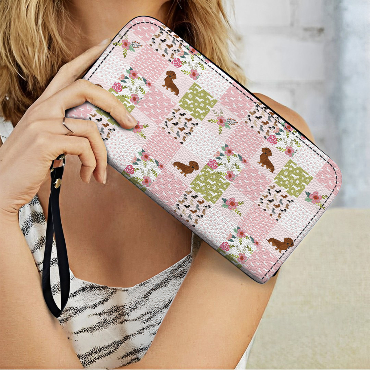 Pochette en cuir brillante avec dragonne Dachshund Dreams