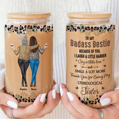 Wegen Dir lache ich ein bisschen mehr, Freundschaft – personalisierte Tasse aus klarem Glas