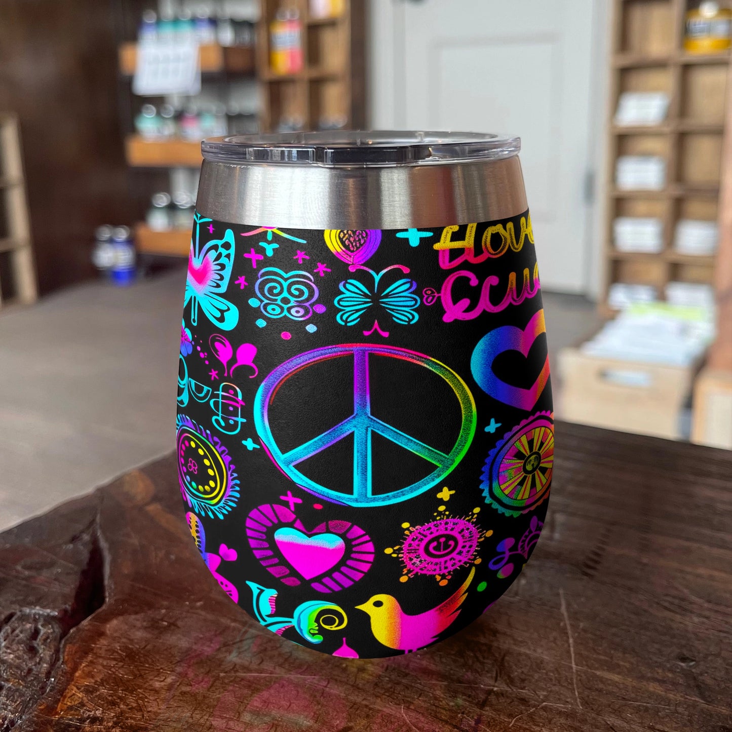 Glänzender Weinbecher Hippie Peace Zeichen