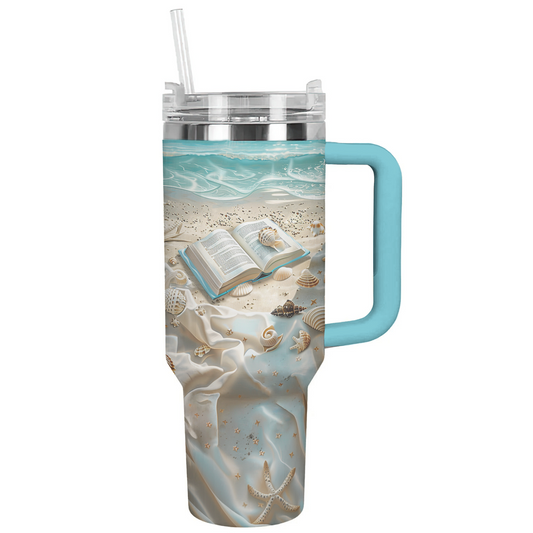 Shiny Tumbler offenes Buch auf Sand