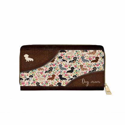 Pochette en cuir brillante avec dragonne et poignée motif teckels floraux