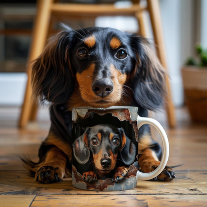 Tasse en céramique brillante avec un teckel mignon qui regarde