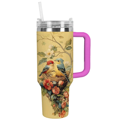 Glänzender Becher mit Vogel und Blüten