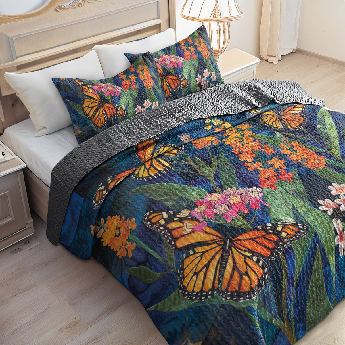 Shineful All Season Quilt 3-Piece Set Monarch Butterflies And Milkweed Plant