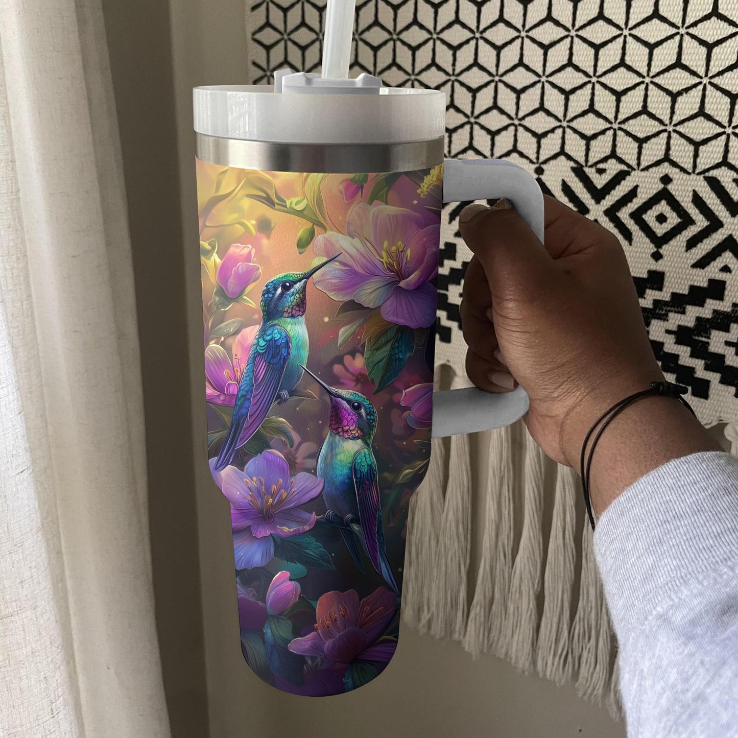 Glänzender Becher mit Blumenmotiv „Hummingbird Elysium“