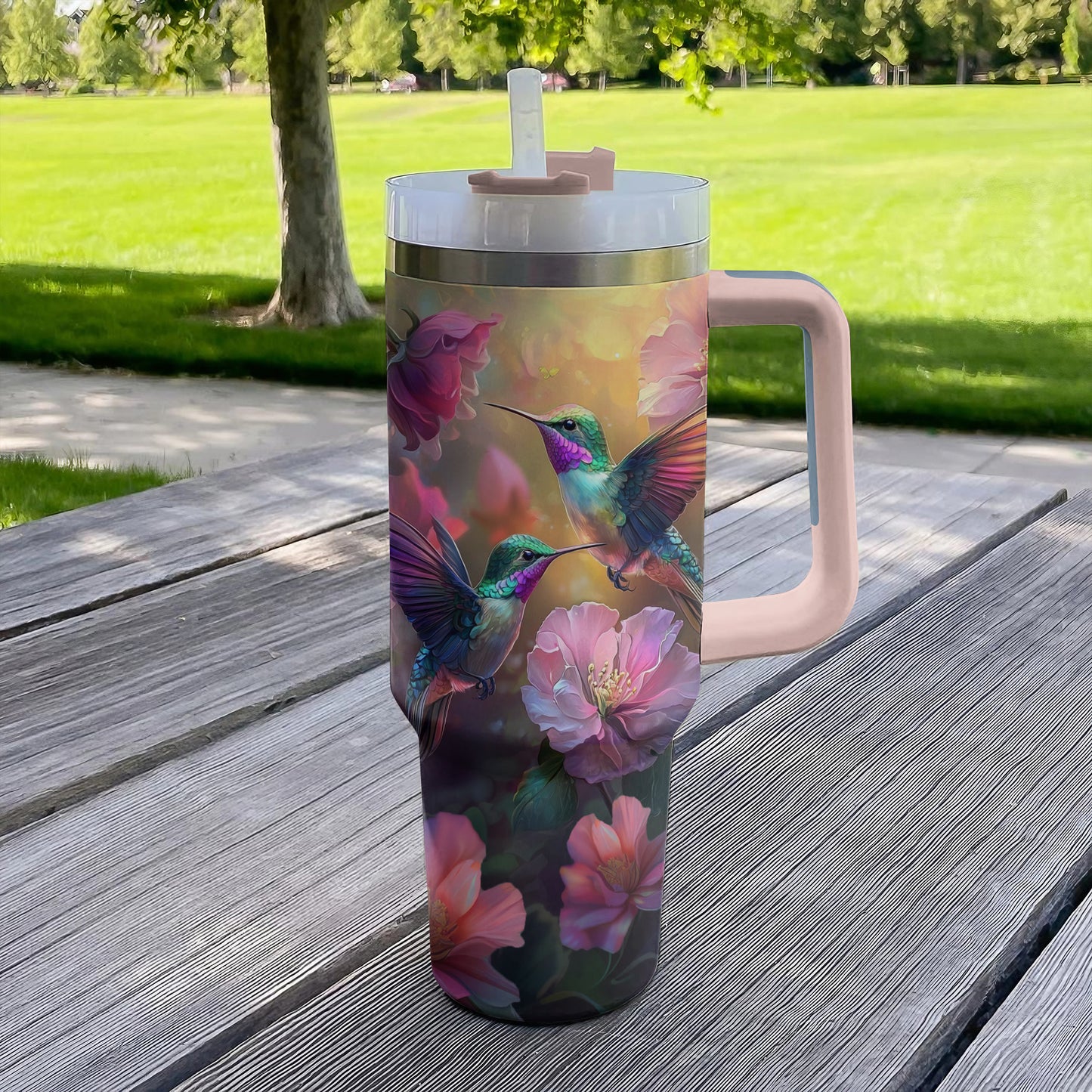 Glänzender Becher, eleganter Kolibri