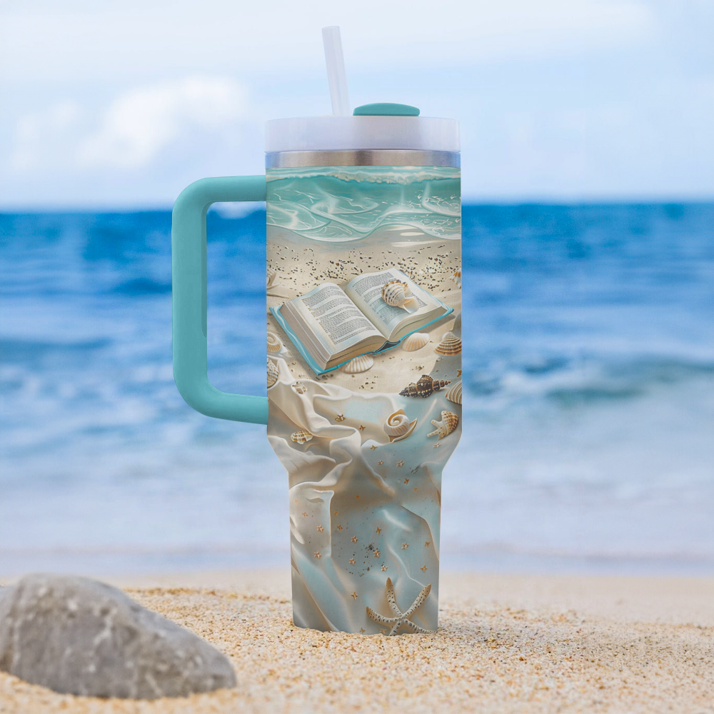 Livre ouvert Shineful Tumbler sur le sable