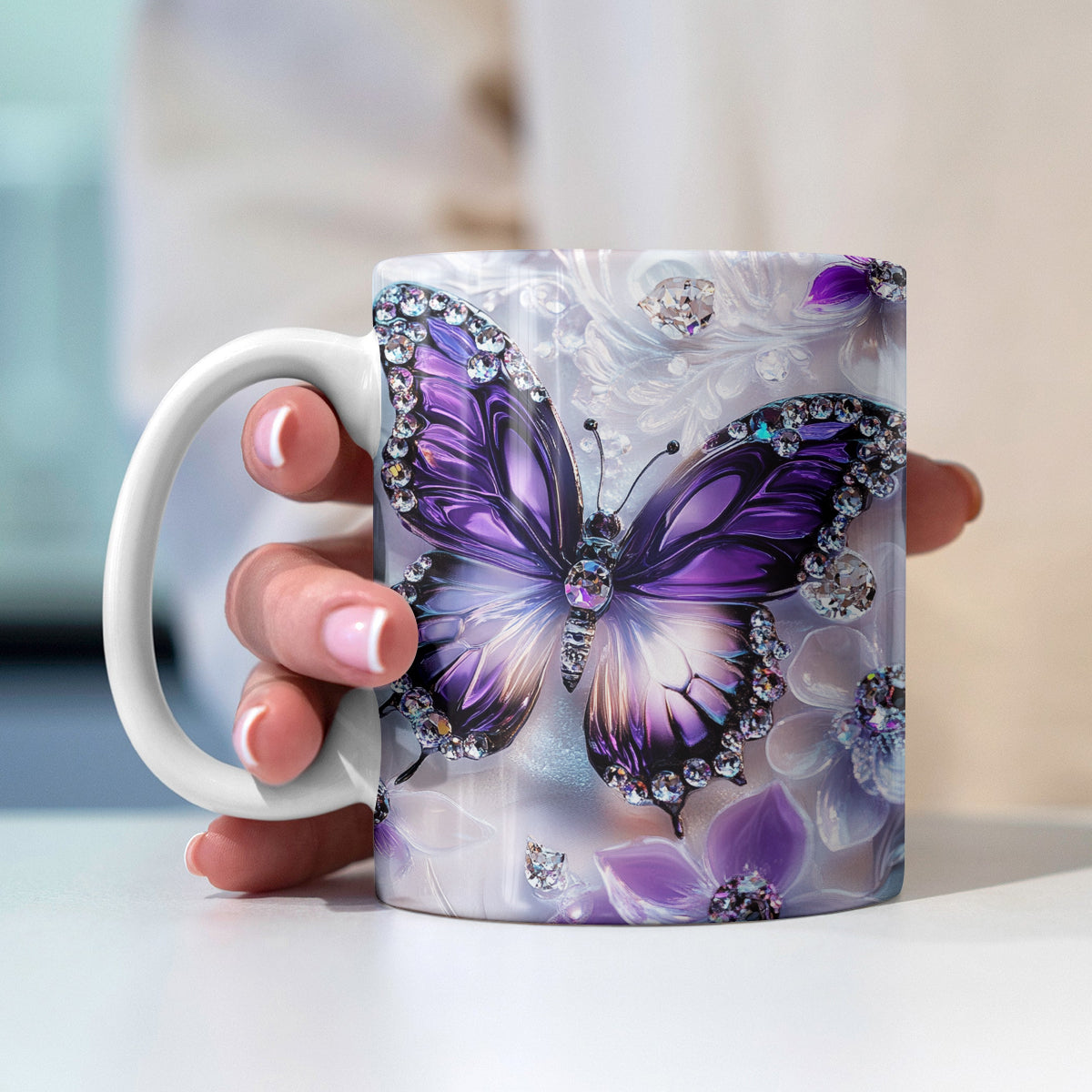 Tasse en céramique brillante et élégante avec papillon violet en cristal