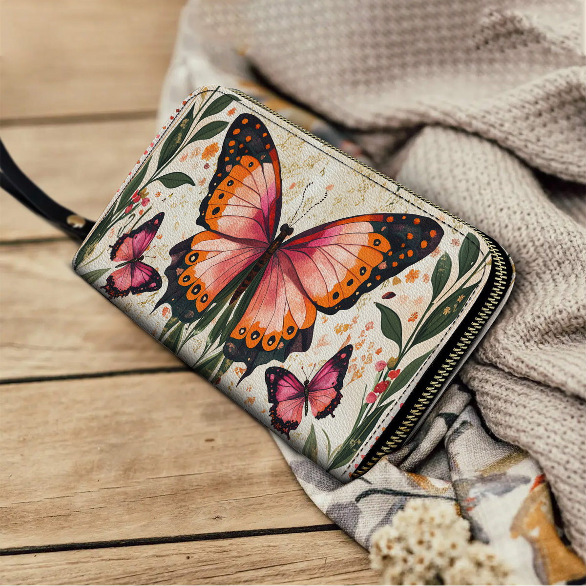 Pochette en cuir brillant avec dragonne et poignée Winged Elegance