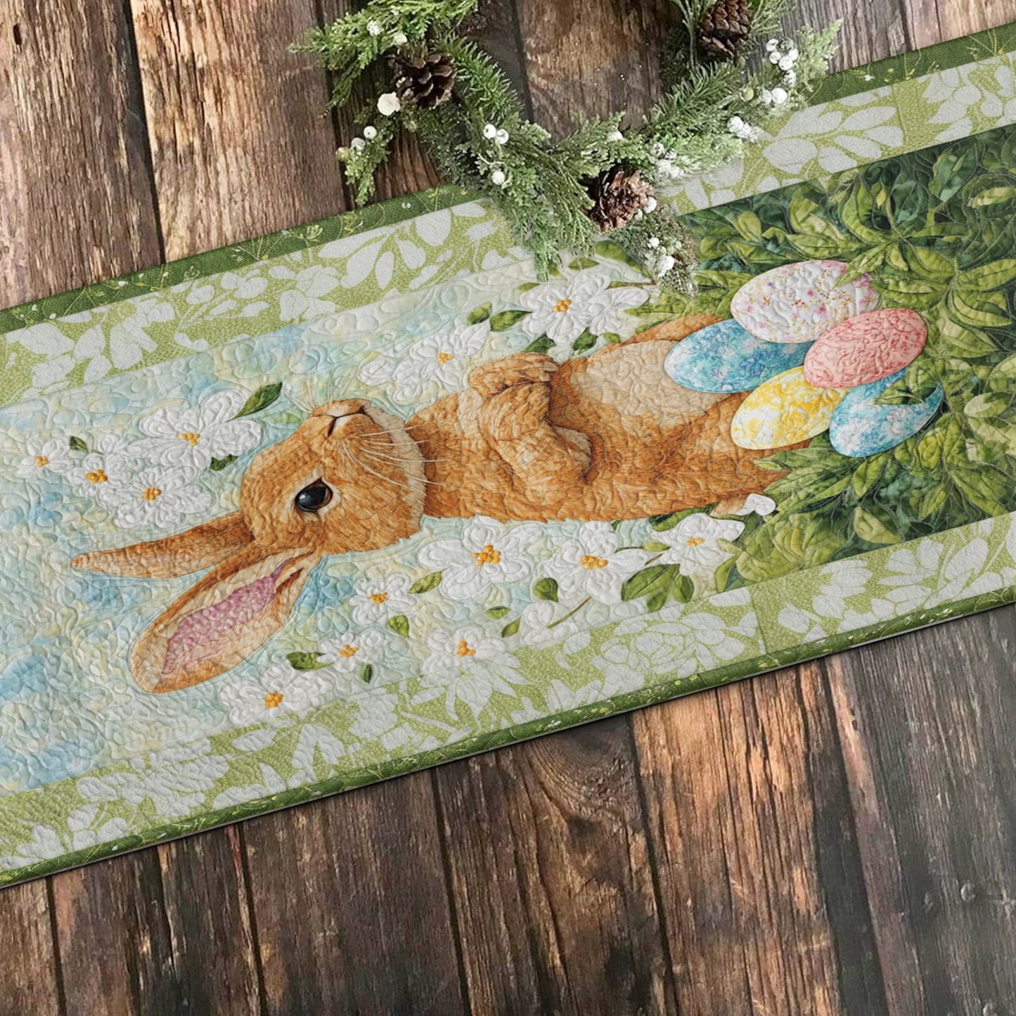 Glänzender gesteppter Tischläufer mit 2D-Flachdruck „Lily Blooming Bunny“