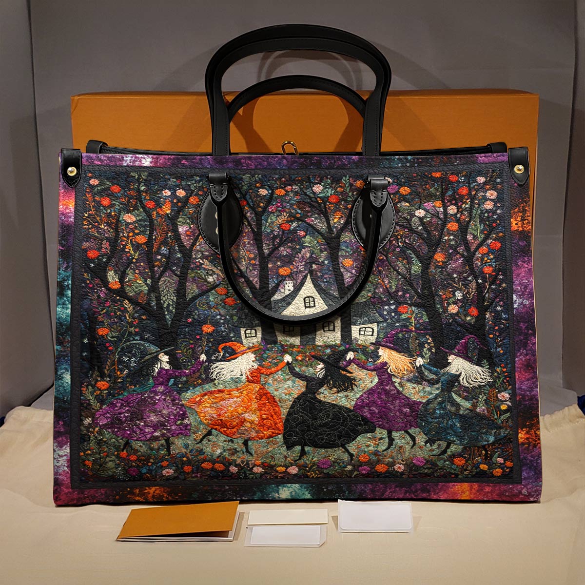 Sac en cuir brillant pour une belle sorcière