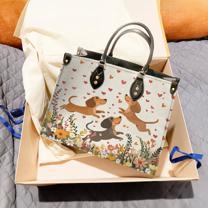 Sac en cuir brillant motif teckel floral avec cœur