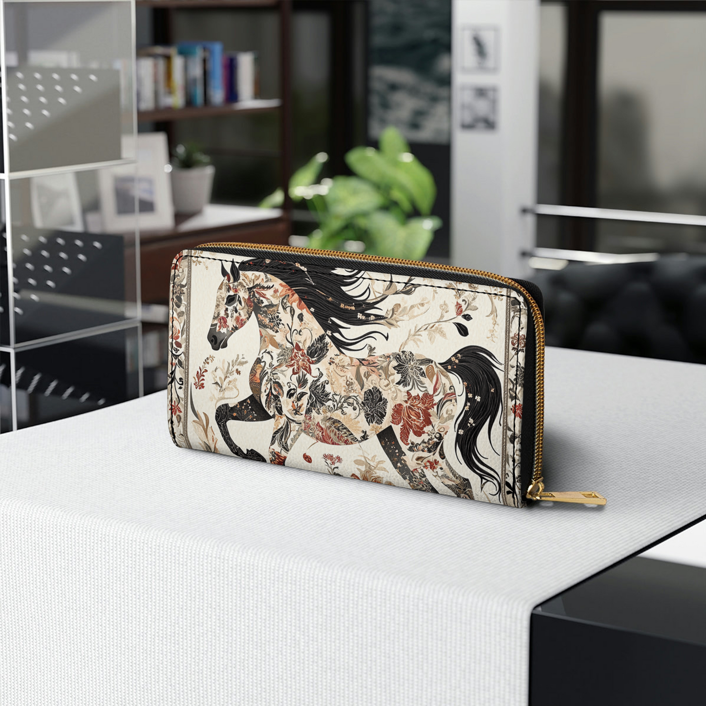 Pochette en cuir brillante avec dragonne et anse Galloping Grace