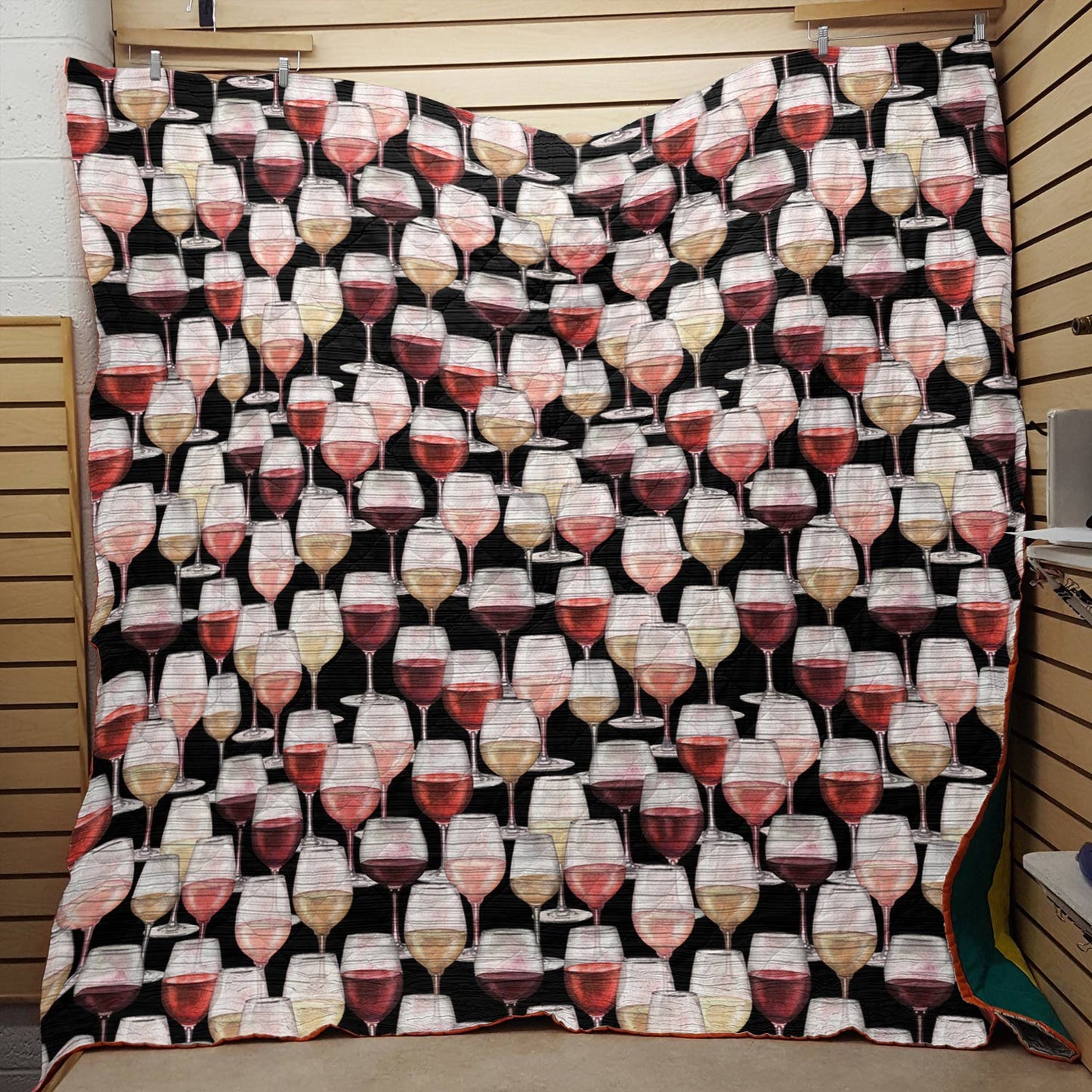 Shineful All Season Faux Quilt Wine Pattern