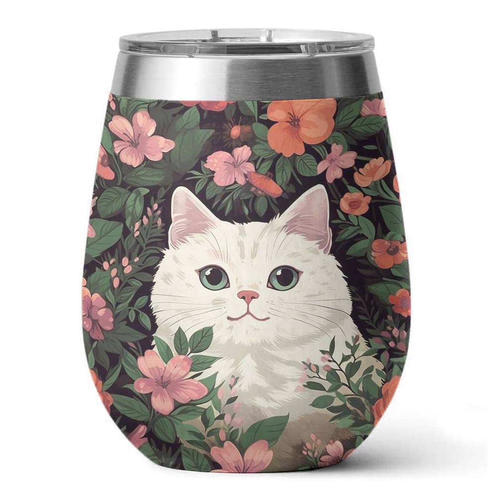 Glänzender Weinbecher mit Blumenkatze