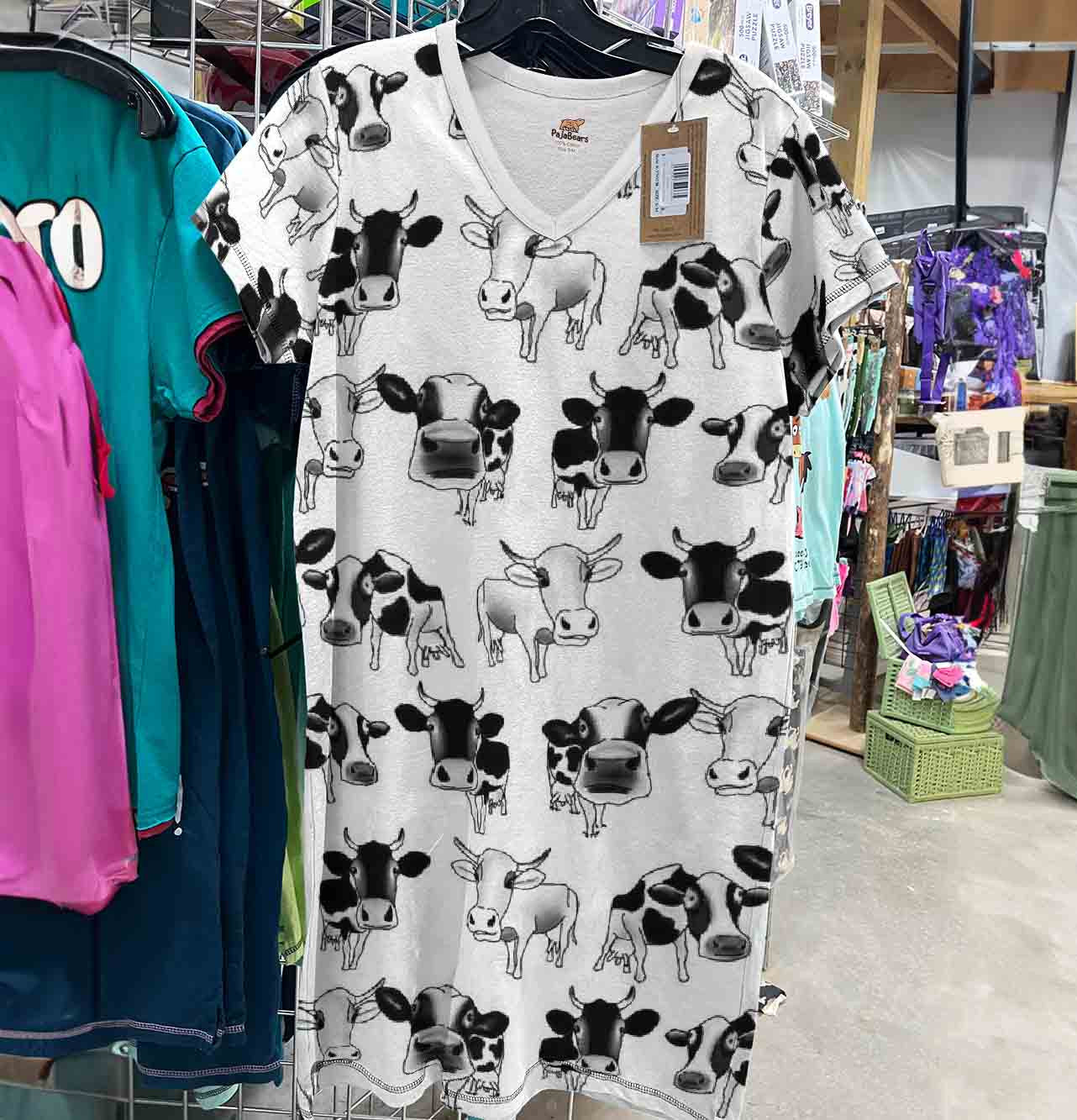 Cow Shineful® V-Neck Women’s Nightshirts Black And White Cows Qa55