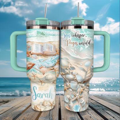 Glänzender personalisierter Becher „Seas Whisper Pages Unfold“