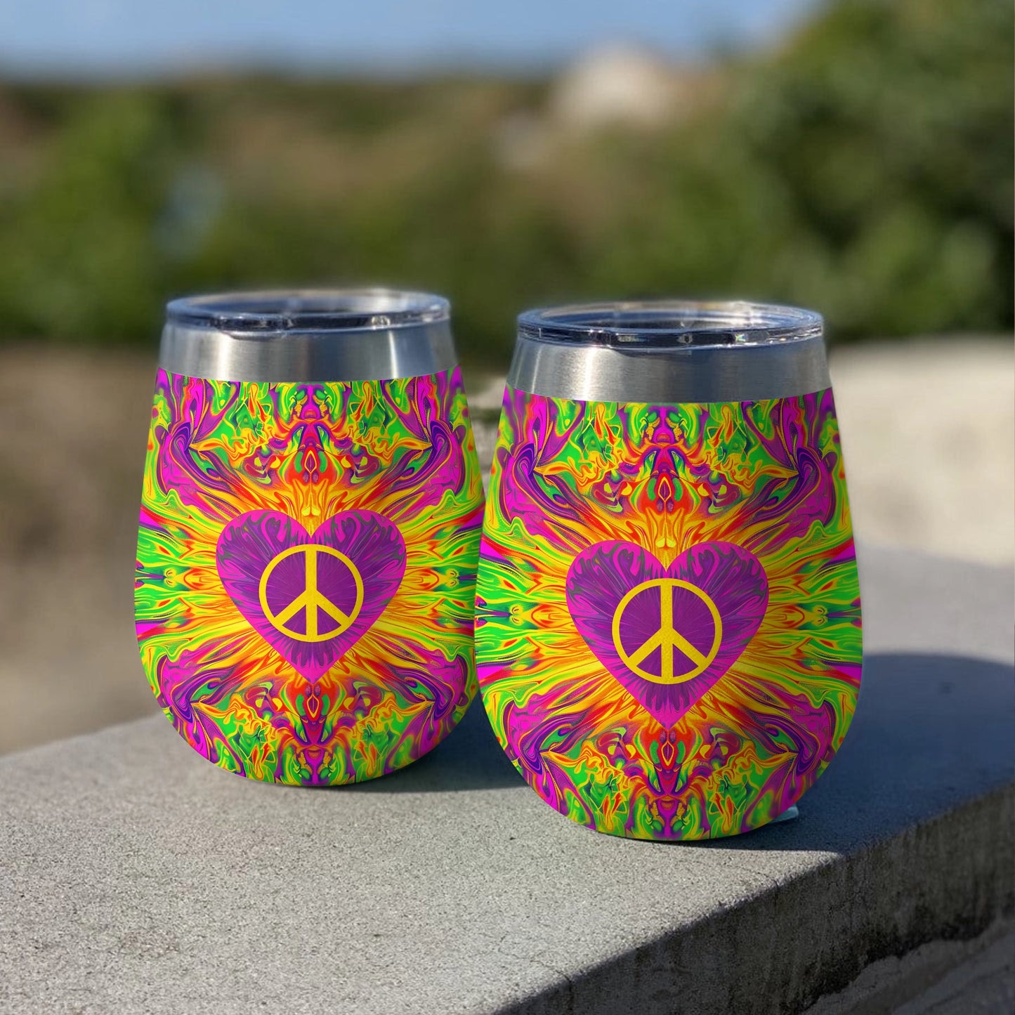 Glänzender Weinbecher Hippie Peace Love