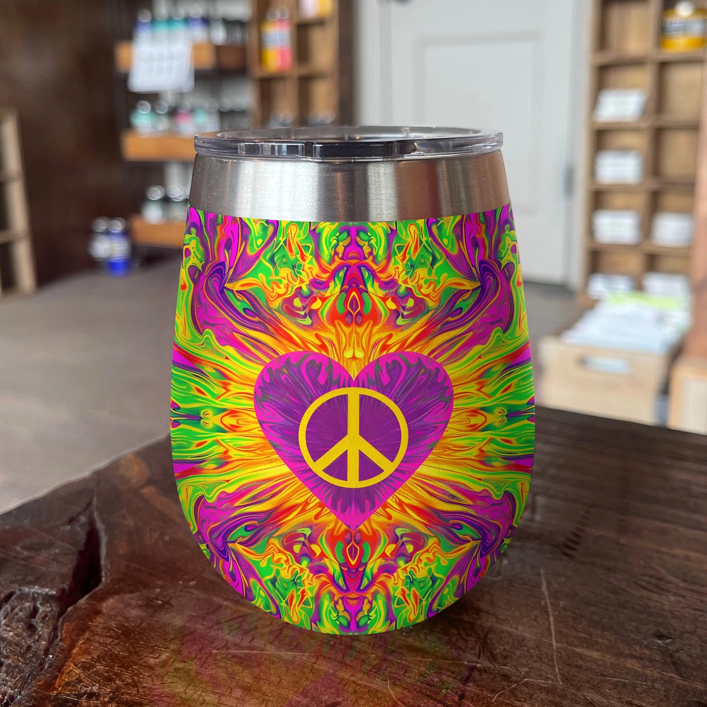 Glänzender Weinbecher Hippie Peace Love