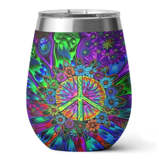 Verre à vin brillant avec symbole de paix élégant hippie