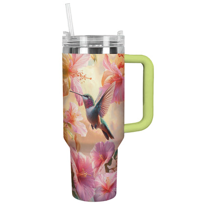 Glänzender Becher mit Blütenkolibri